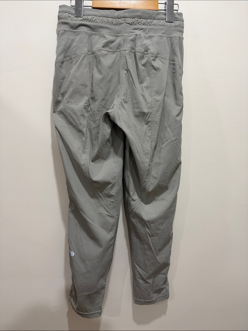 Lululemon Dance Studio Mid-Rise Cropped Pant in Warm Ash Grey size 4 - Picture 10 of 13